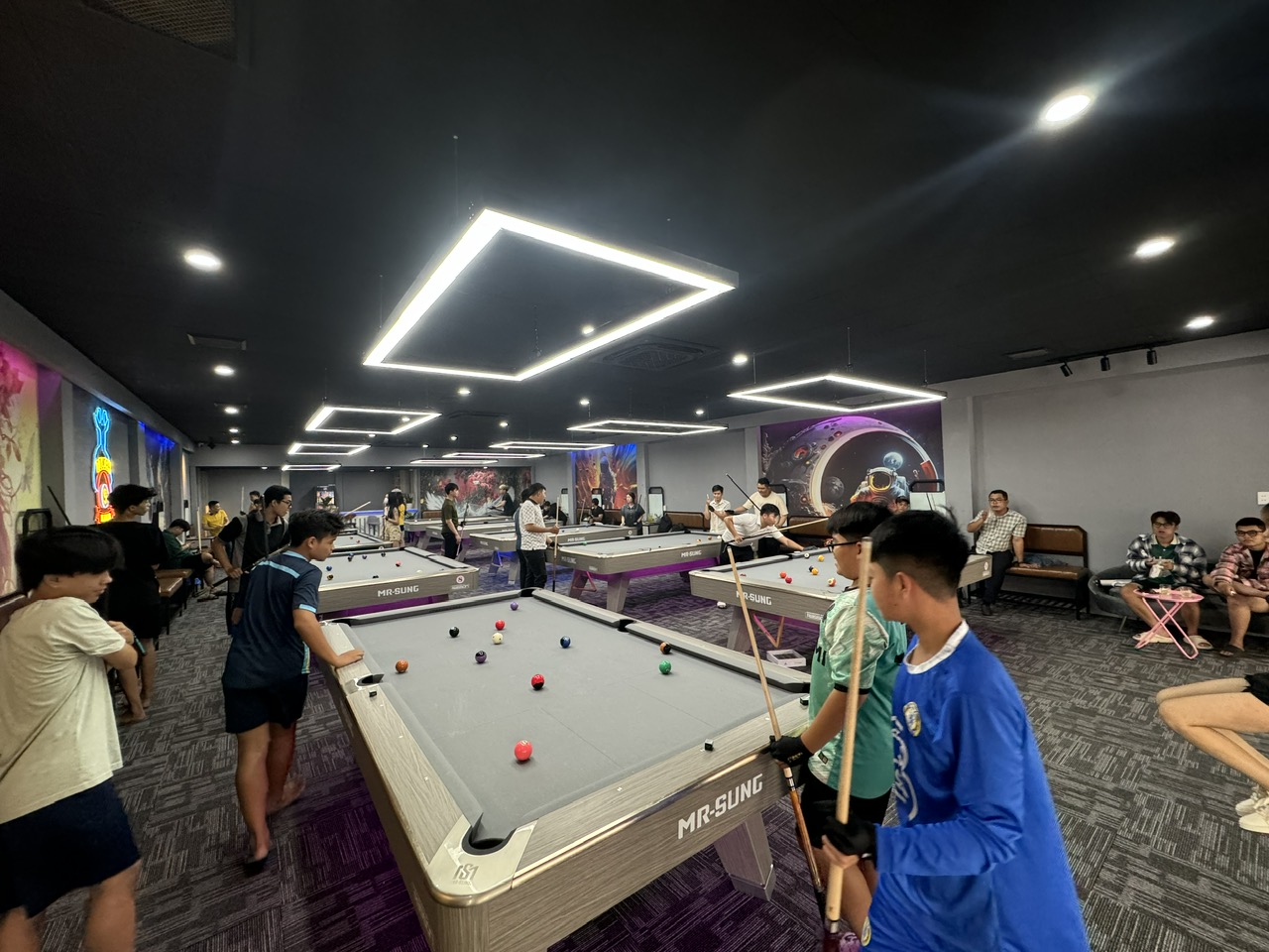 What is hole billiards? The difference between hole billiards and carom billiards