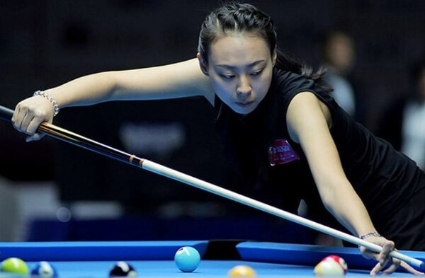 Nữ chơi bida lỗ - Hot trend của giới trẻ